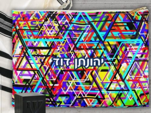 Colorful abstract Star of David pattern personalized small Talit Tefillin bag with vibrant geometric triangles and Judaica design תיק טלית ותפילין קטן מעוצב עם דוגמת מגן דוד מופשטת צבעונית, משולשים גיאומטריים תוססים וקישוטי יודאיקה